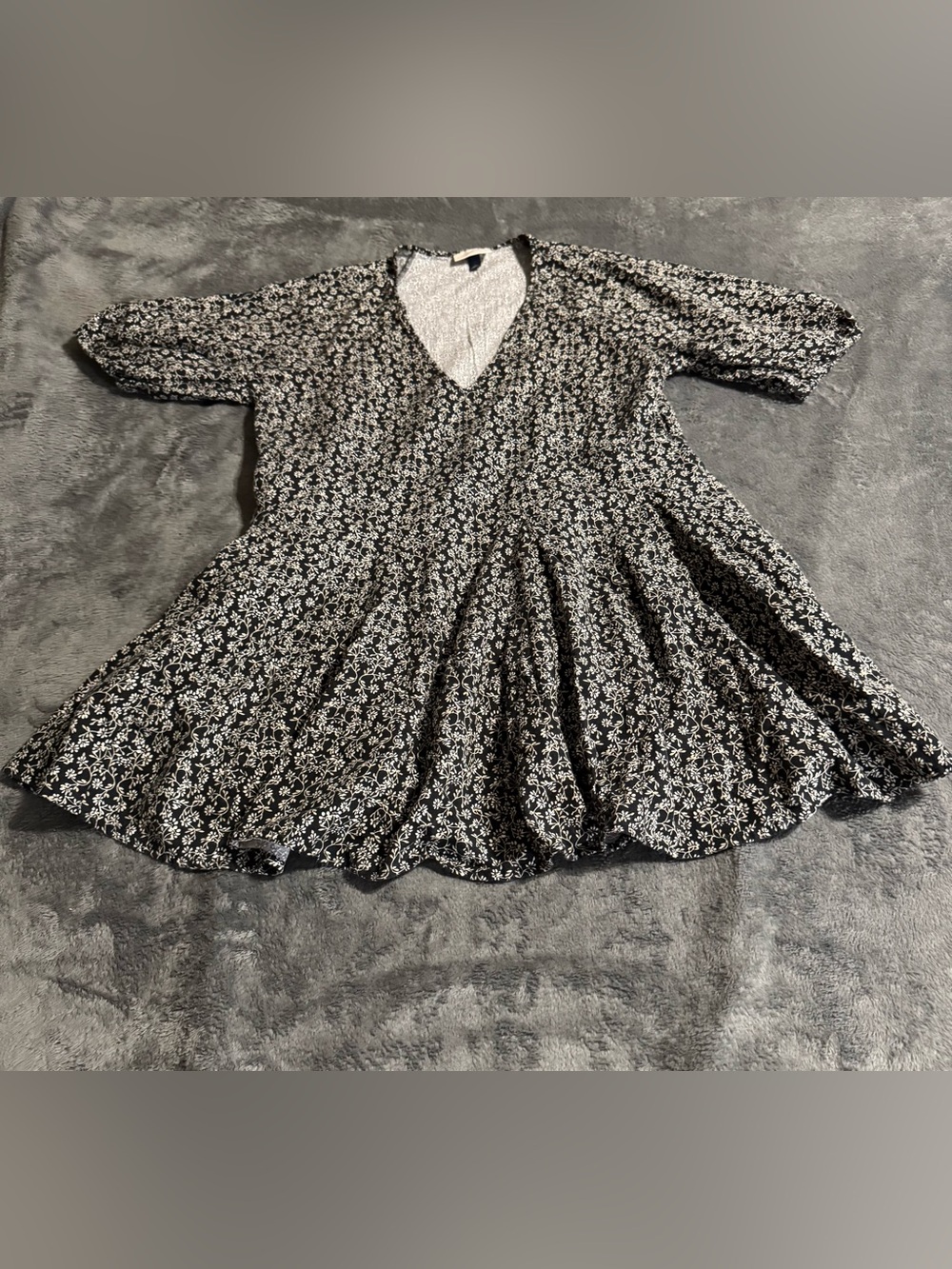 Universal Thread Women L Black Floral Dress V-neck Puff Sleeve Tiered Boho Mini